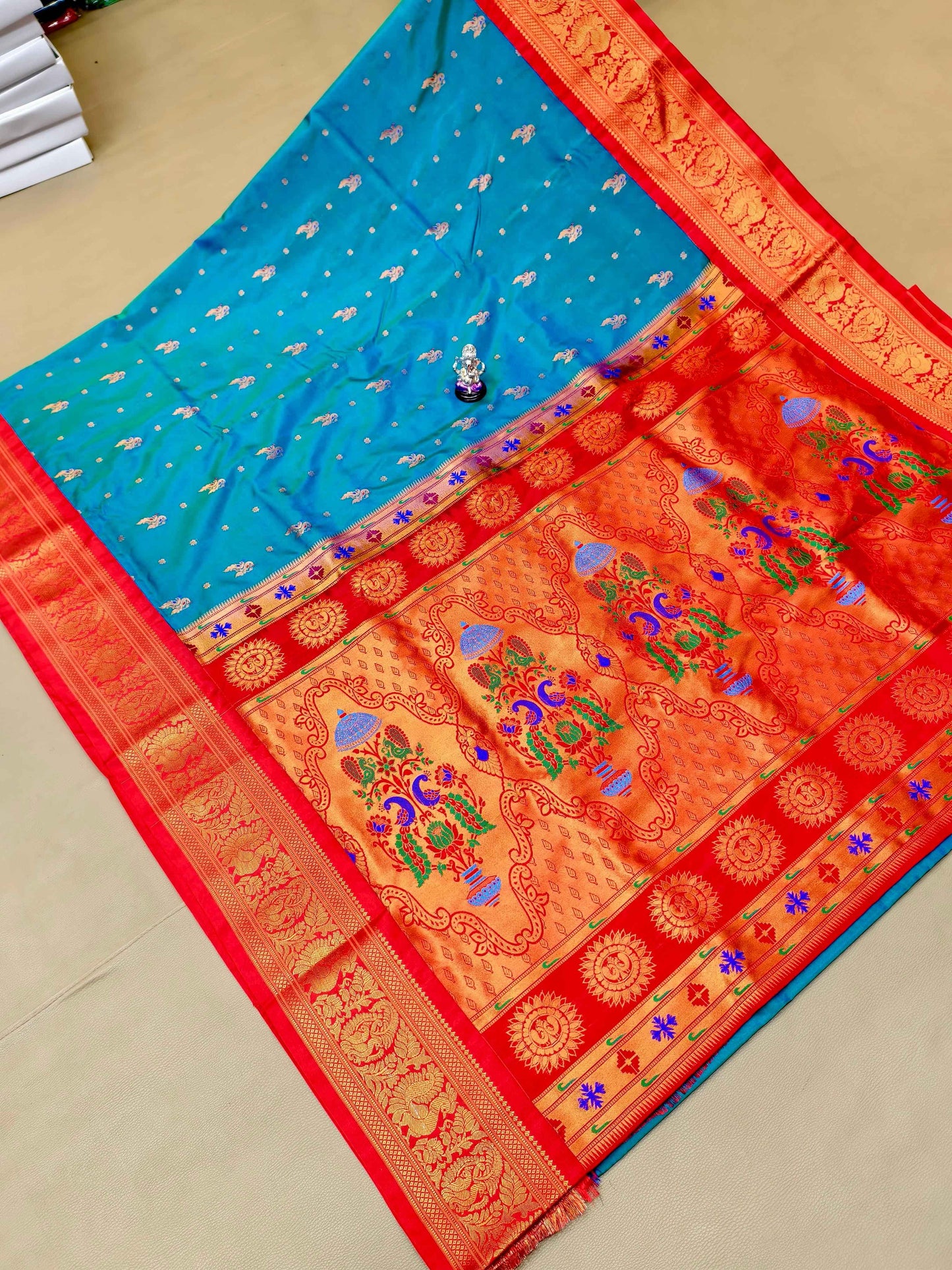 Beautiful Peacock Butti Kadiyal Paithani Saree