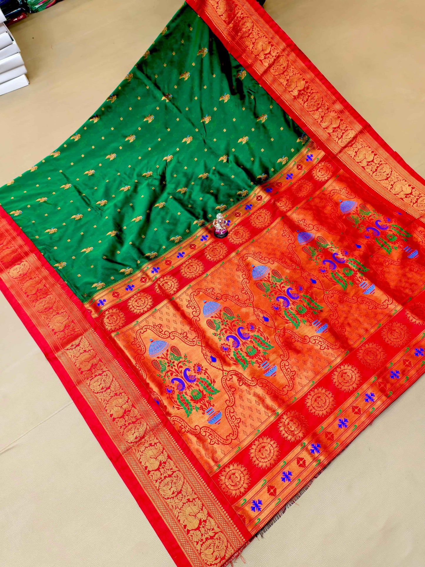 Beautiful Peacock Butti Kadiyal Paithani Saree