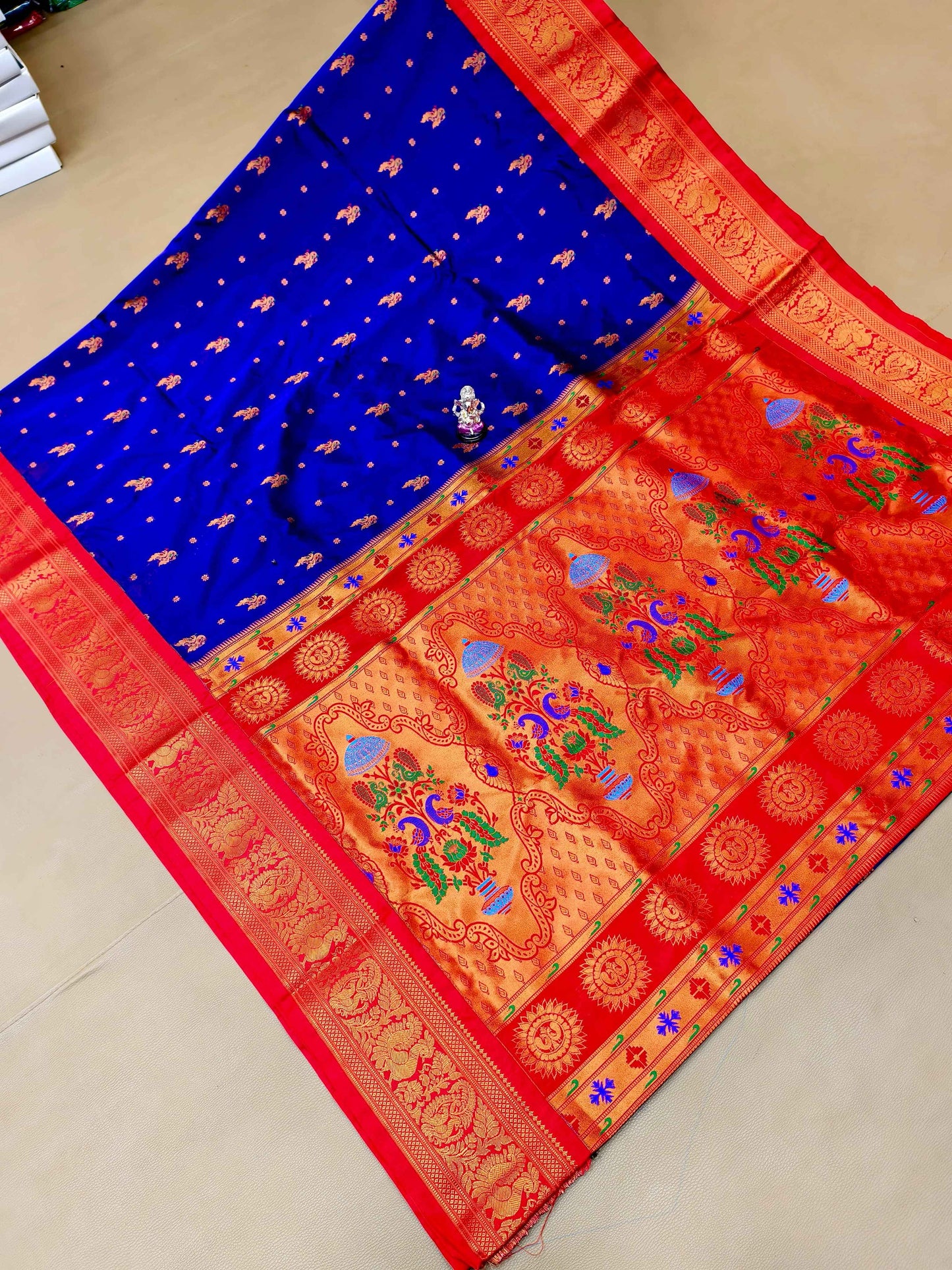 Beautiful Peacock Butti Kadiyal Paithani Saree