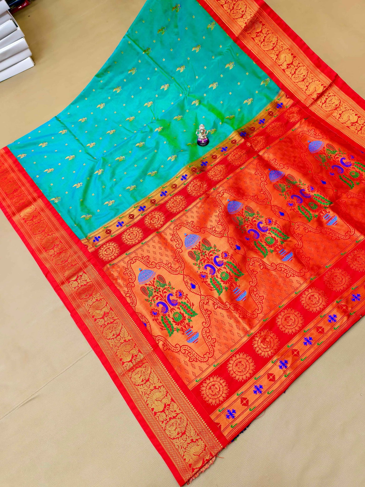 Beautiful Peacock Butti Kadiyal Paithani Saree