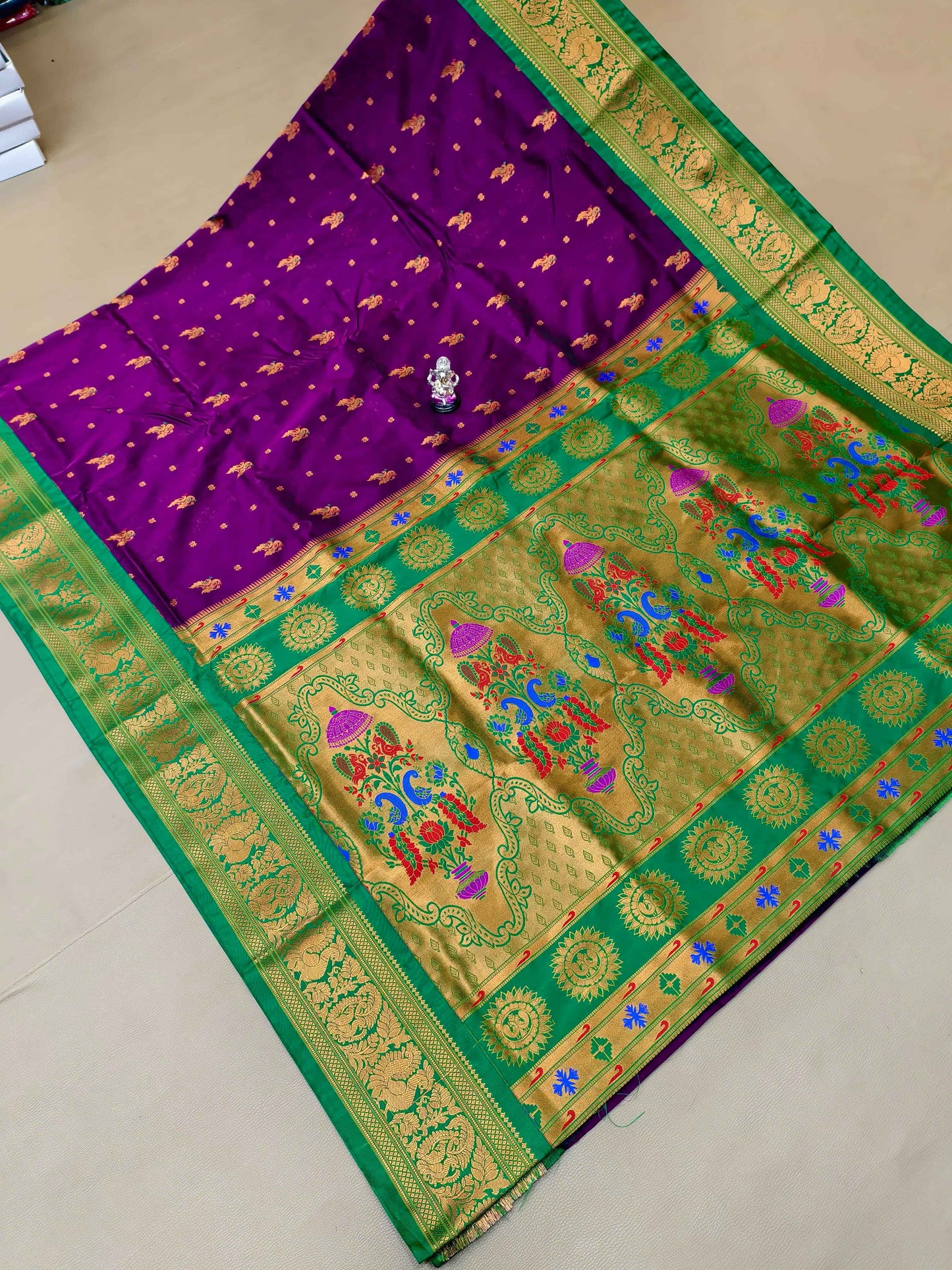 Beautiful Peacock Butti Kadiyal Paithani Saree