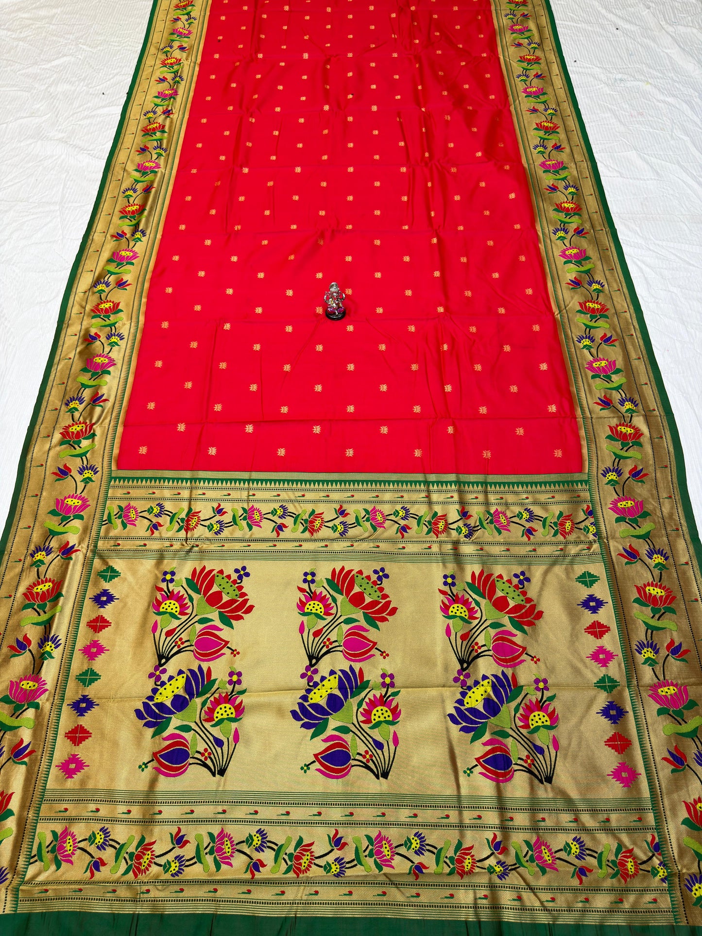 Beautiful lotus pallu Paithani saree - Paithanistore