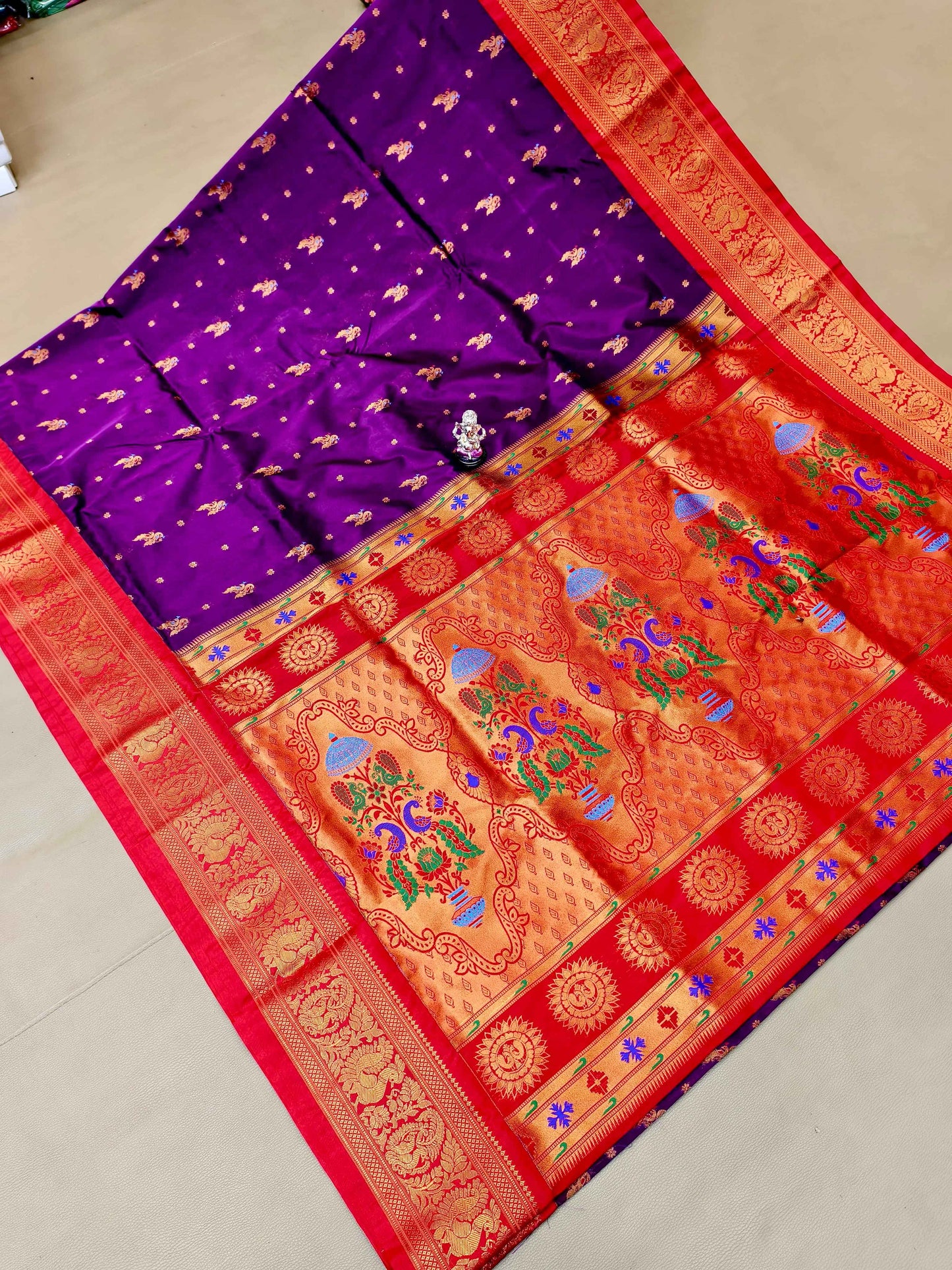 Beautiful Peacock Butti Kadiyal Paithani Saree