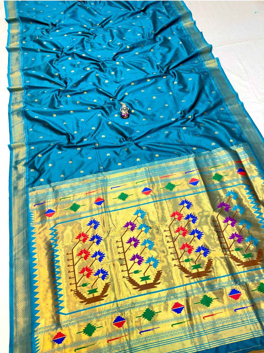 Beautiful Asavari Pallu Paithani Saree