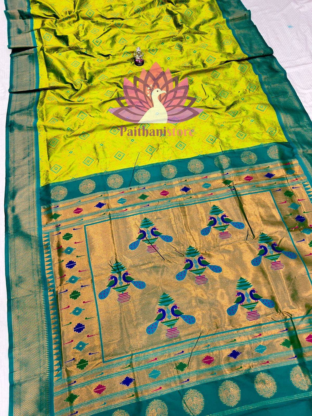 Elegant Bandhani Saree with All-Over Bandhani Butti