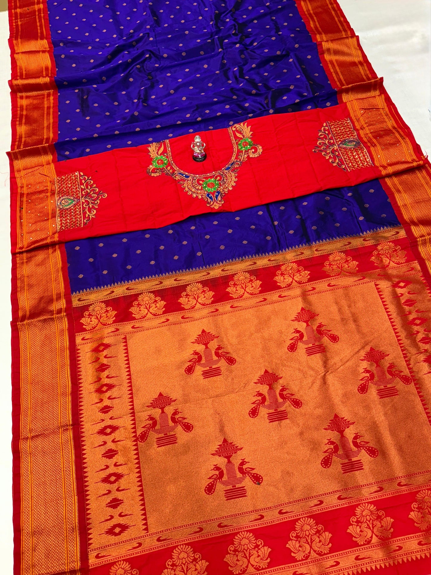 Beautiful Double Pallu Kadiyal Paithani Saree