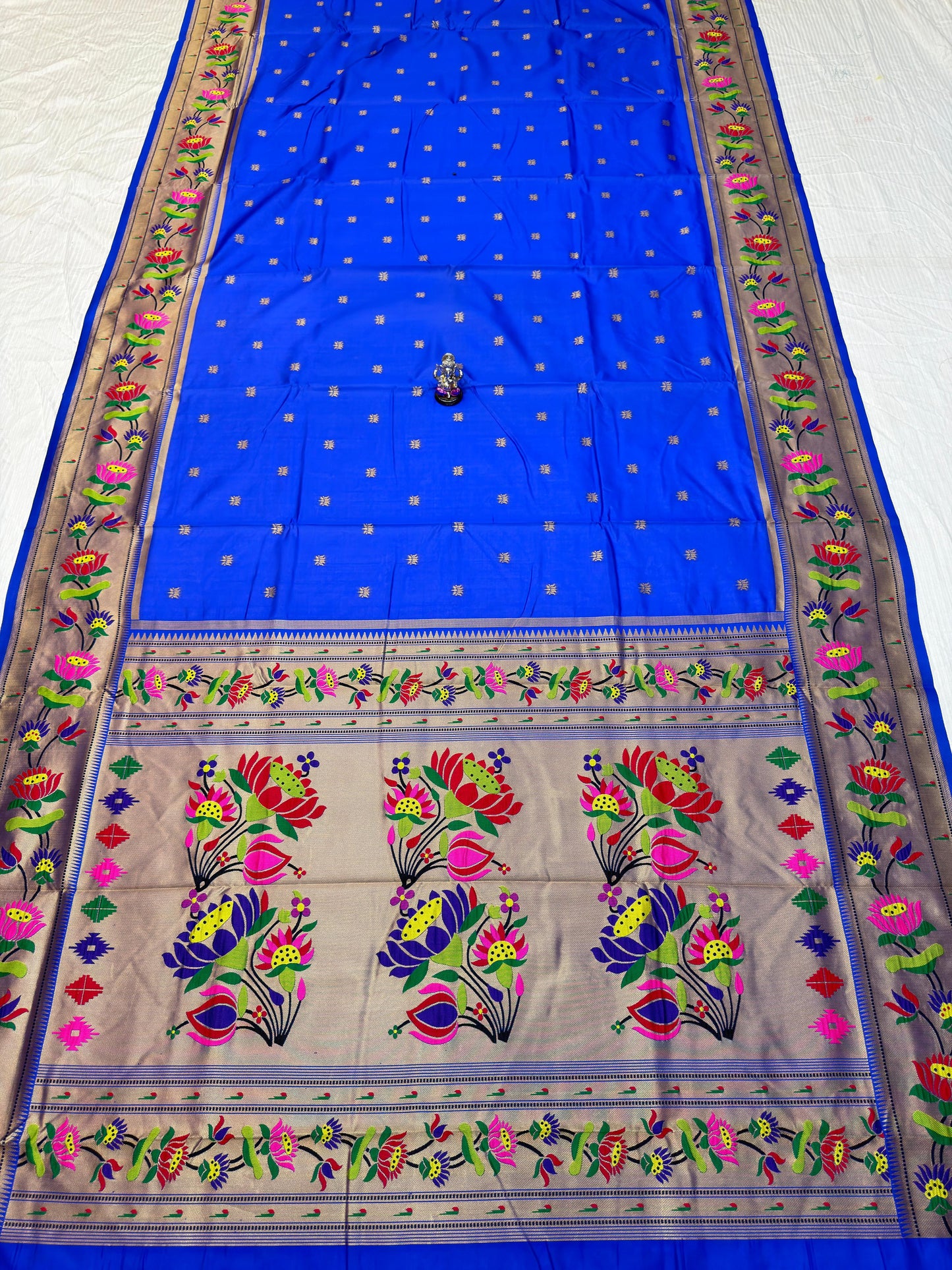 Beautiful lotus pallu Paithani saree - Paithanistore