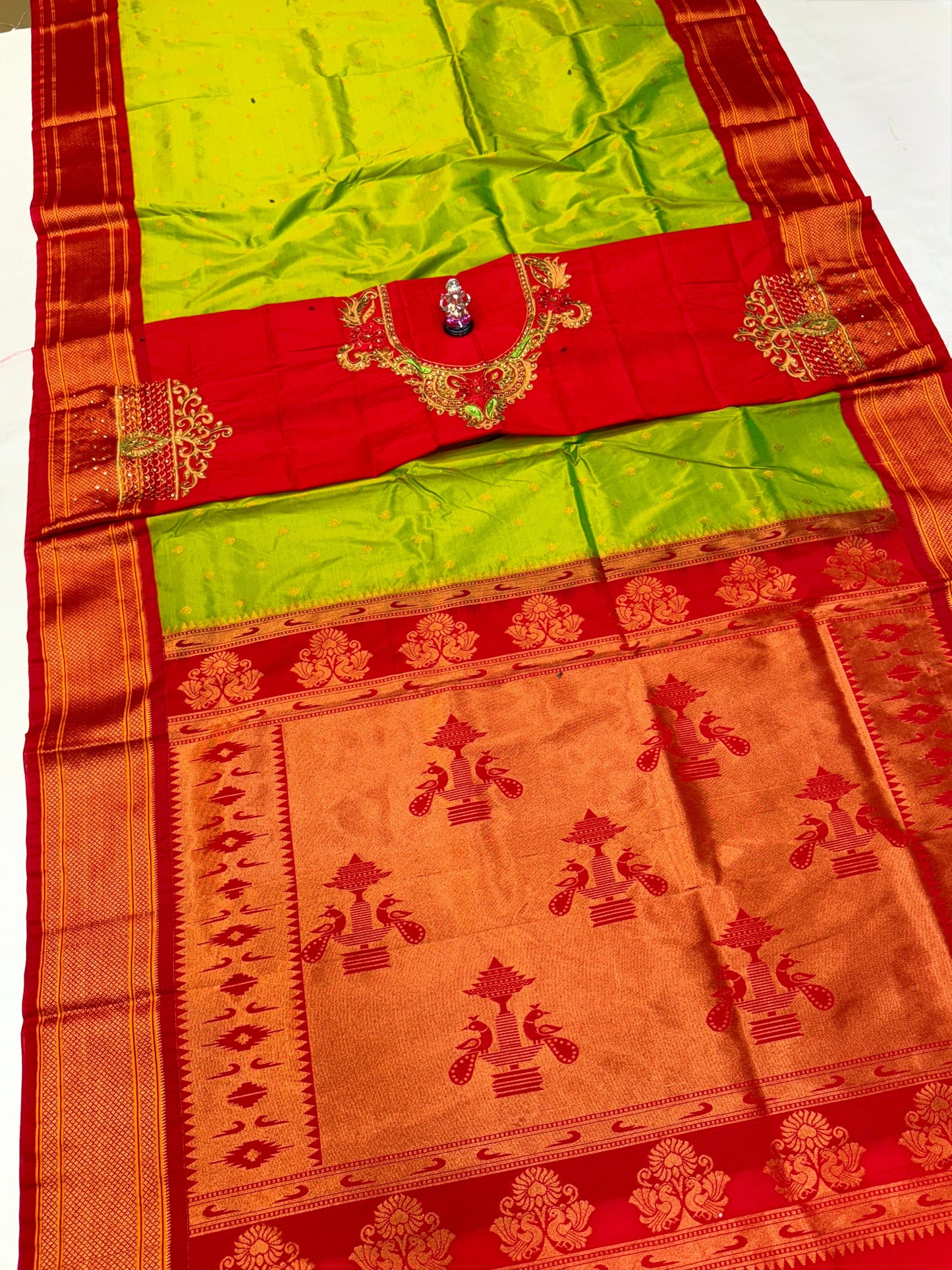 Beautiful Double Pallu Kadiyal Paithani Saree