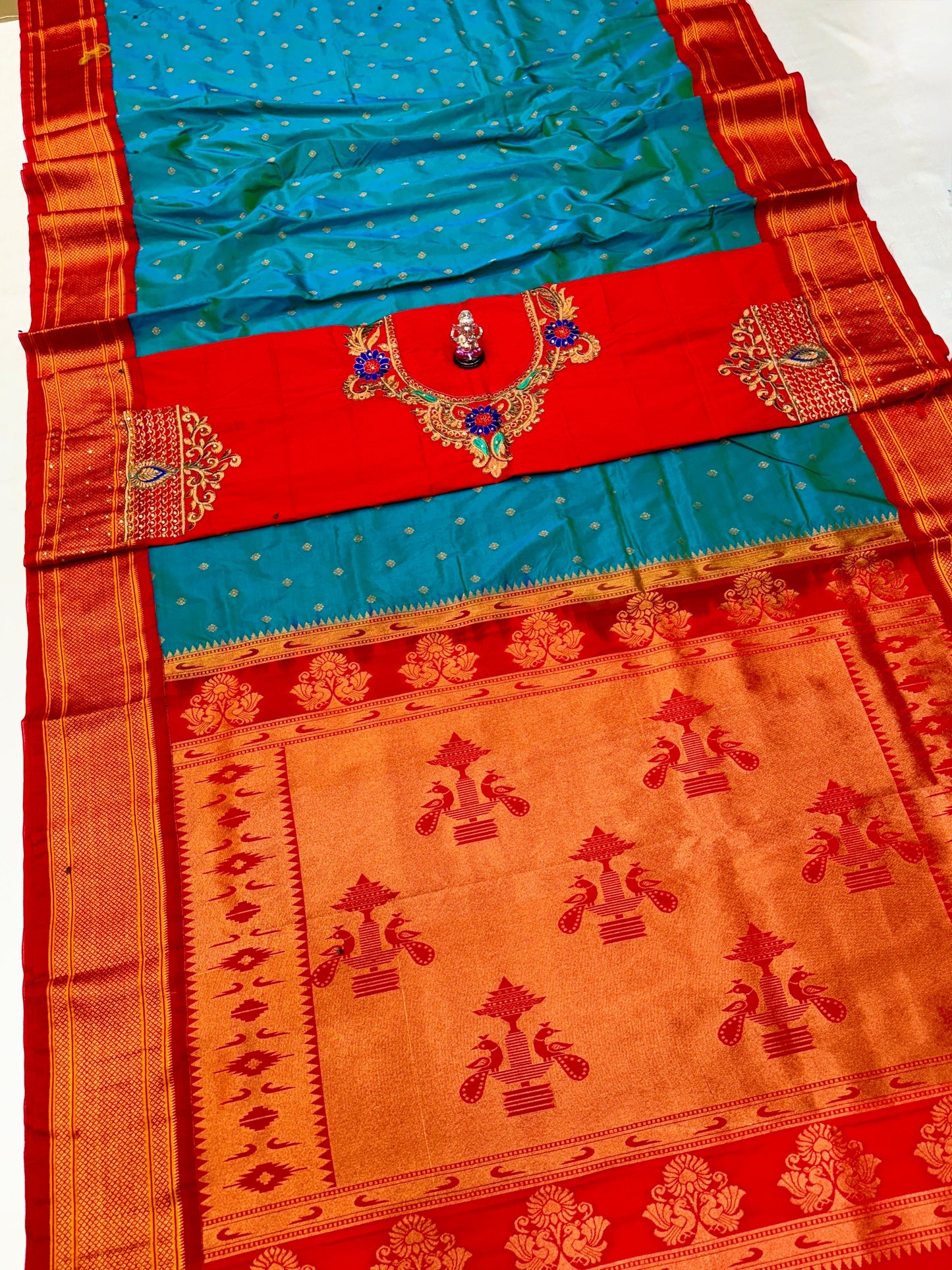 Beautiful Double Pallu Kadiyal Paithani Saree