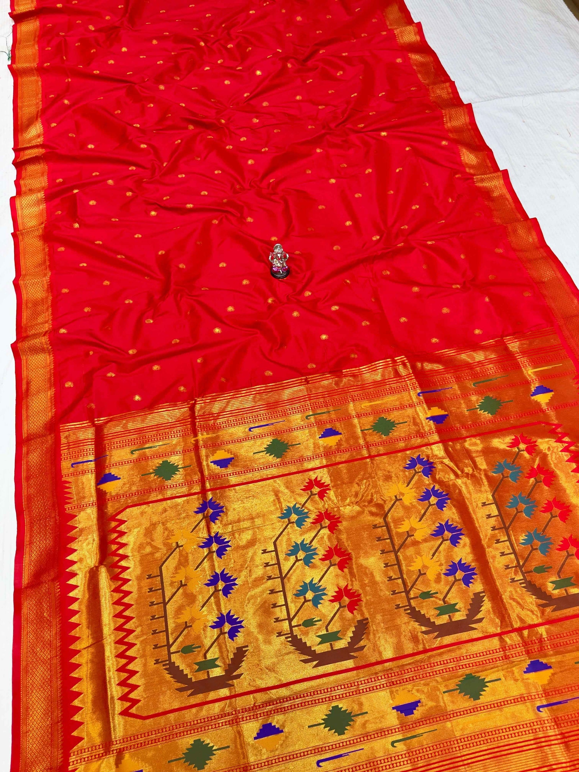 Beautiful Asavari Pallu Paithani Saree