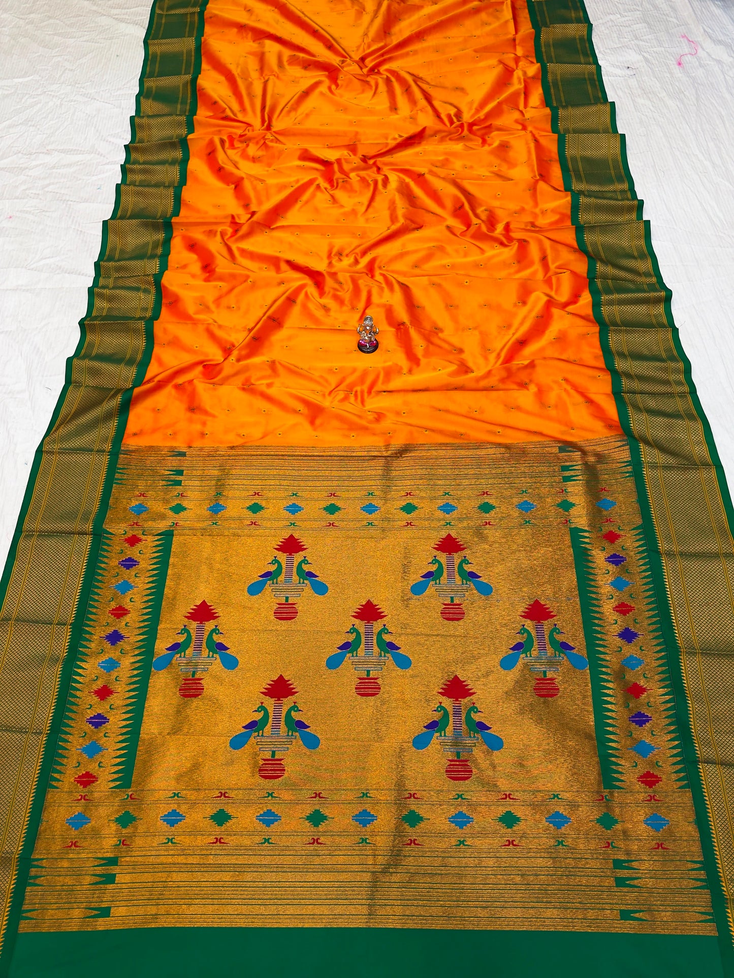 Beautiful Kadiyal Paithani Saree