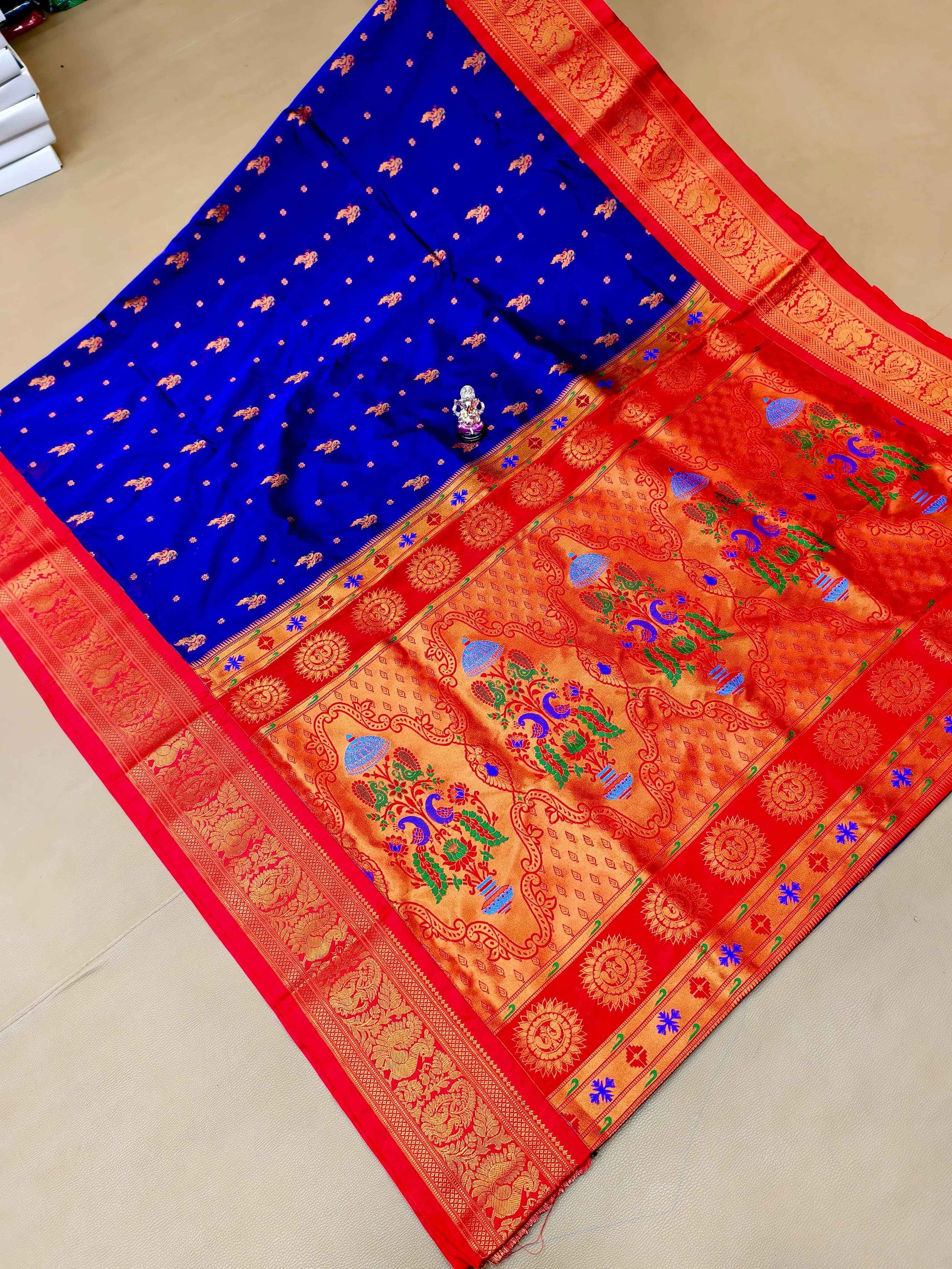 Beautiful Peacock Butti Kadiyal Paithani Saree