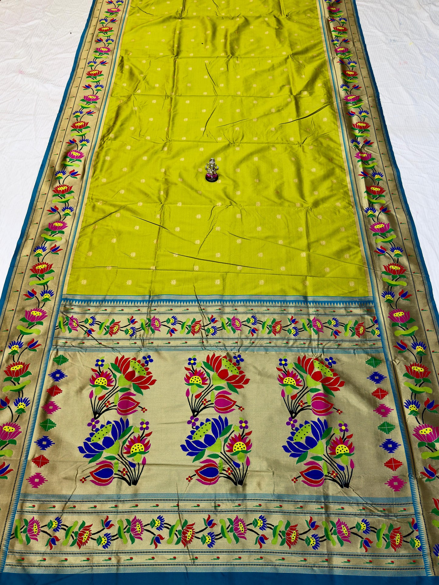 Beautiful lotus pallu Paithani saree - Paithanistore