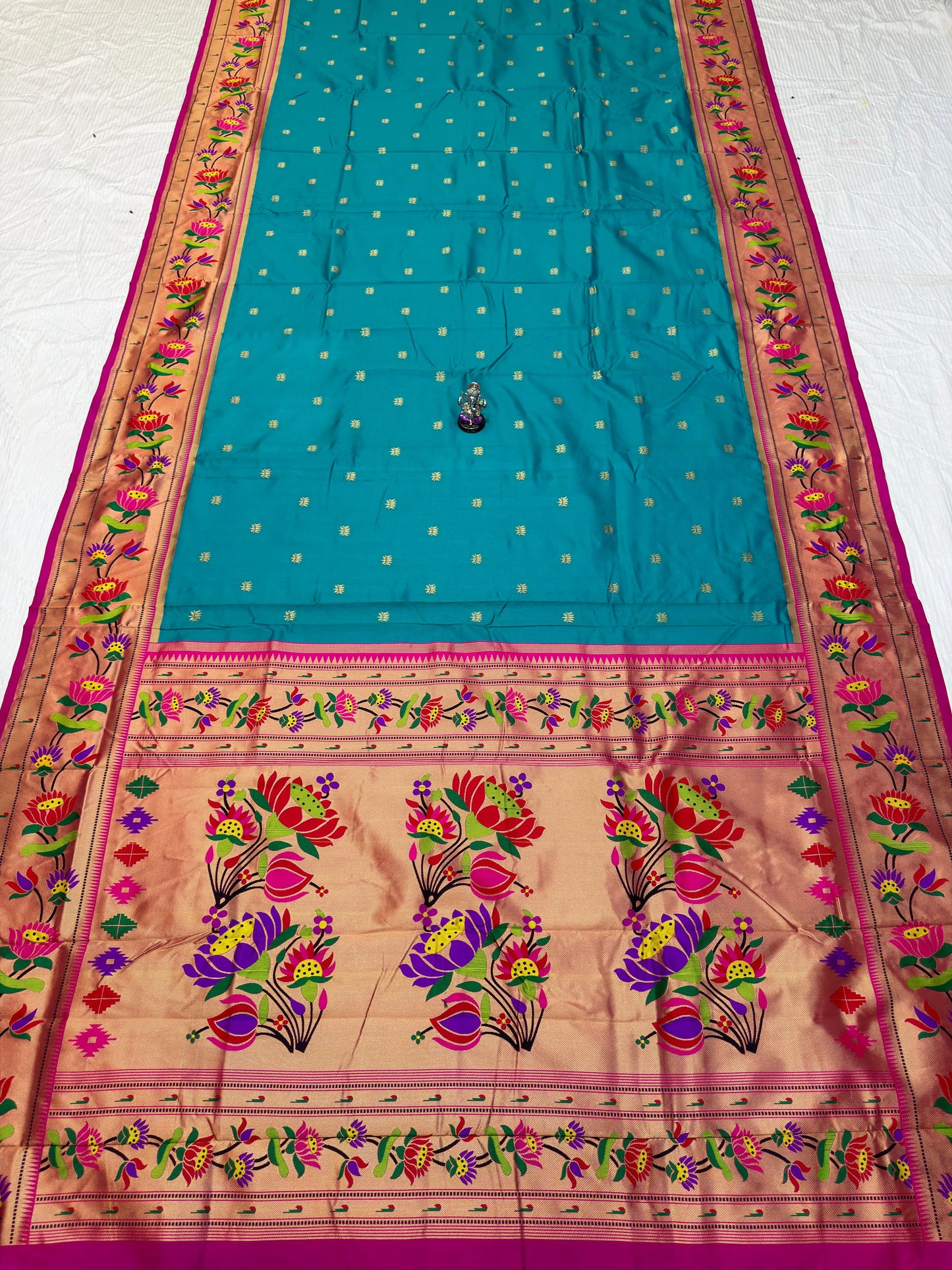 Beautiful lotus pallu Paithani saree - Paithanistore