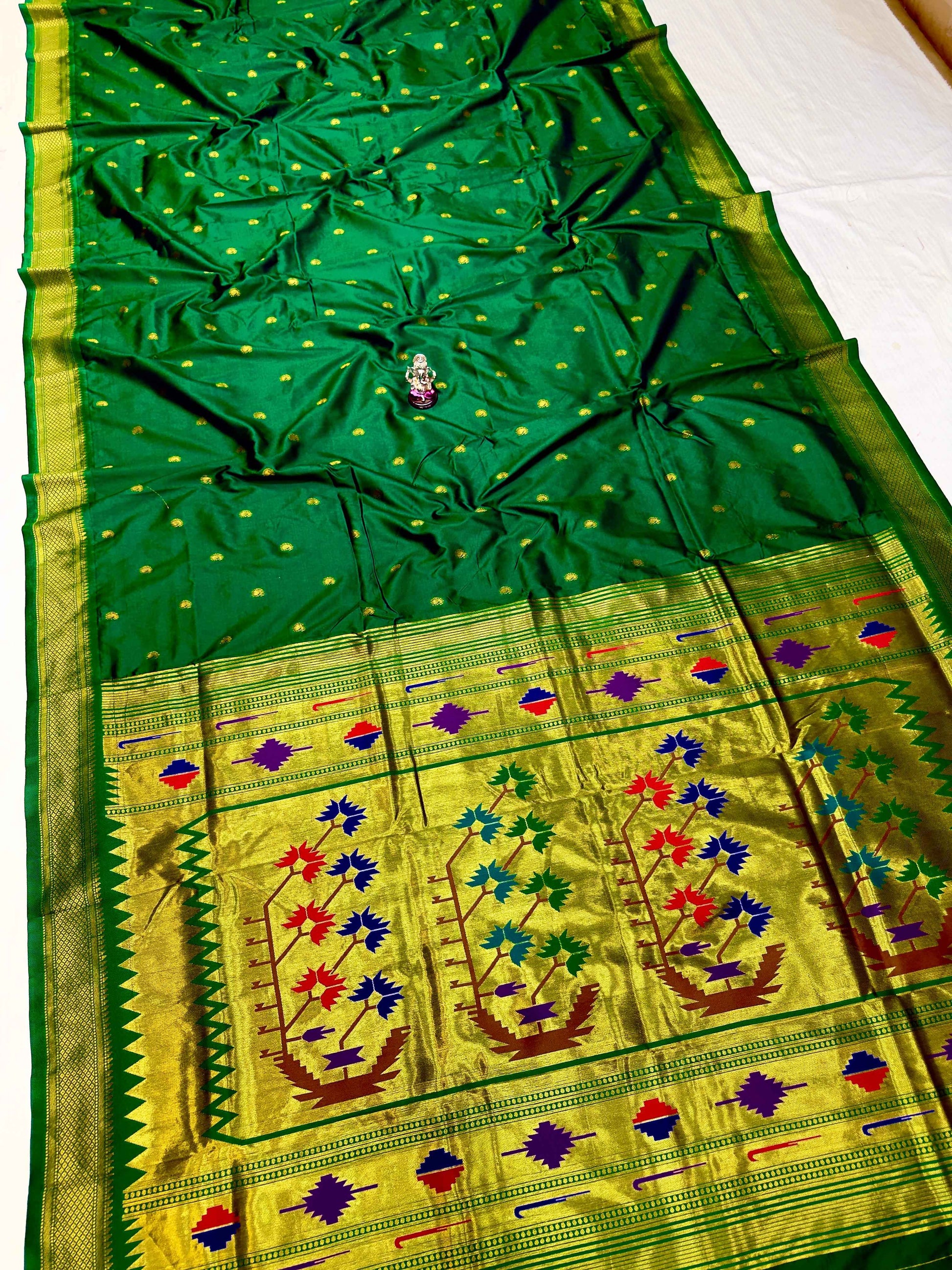 Beautiful Asavari Pallu Paithani Saree
