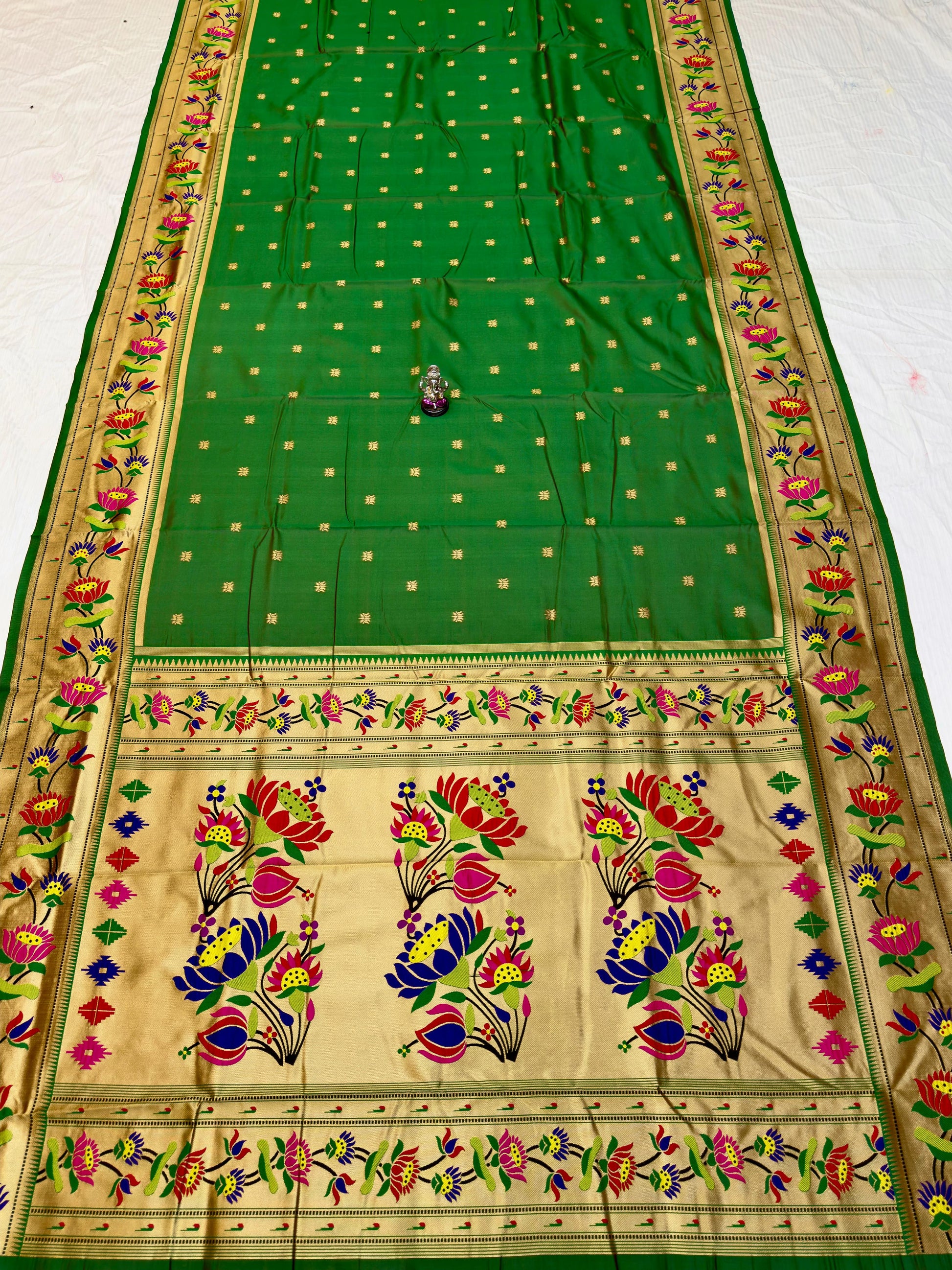 Beautiful lotus pallu Paithani saree - Paithanistore